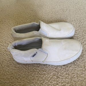 White slip on Vans (US youth 2.0)